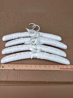 Set of 4 padded hangers sweater, négligée, silk blouse Closet organization